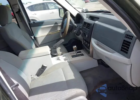 2008 Jeep Liberty Sport z USA, uszkodzony, nr VIN 1J8GP28K88W103616